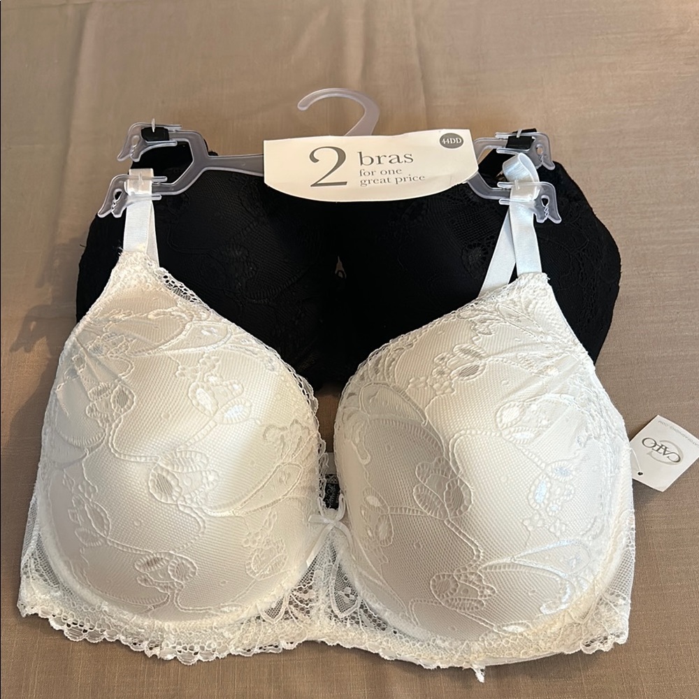 NWT Elegant Black and White Lace Bra with Floral Embroidery